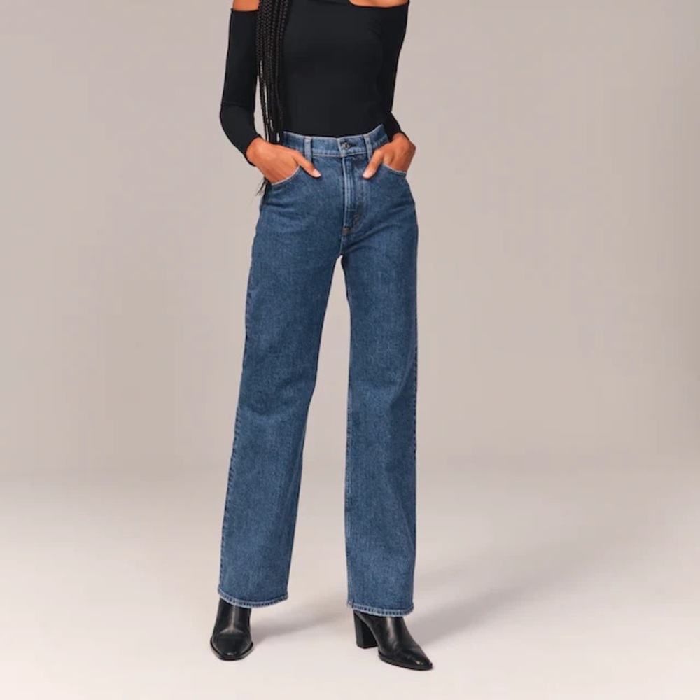 NWT ✨ Abercrombie 90s Ultra High Rise Relaxed Jeans in Medium Wash